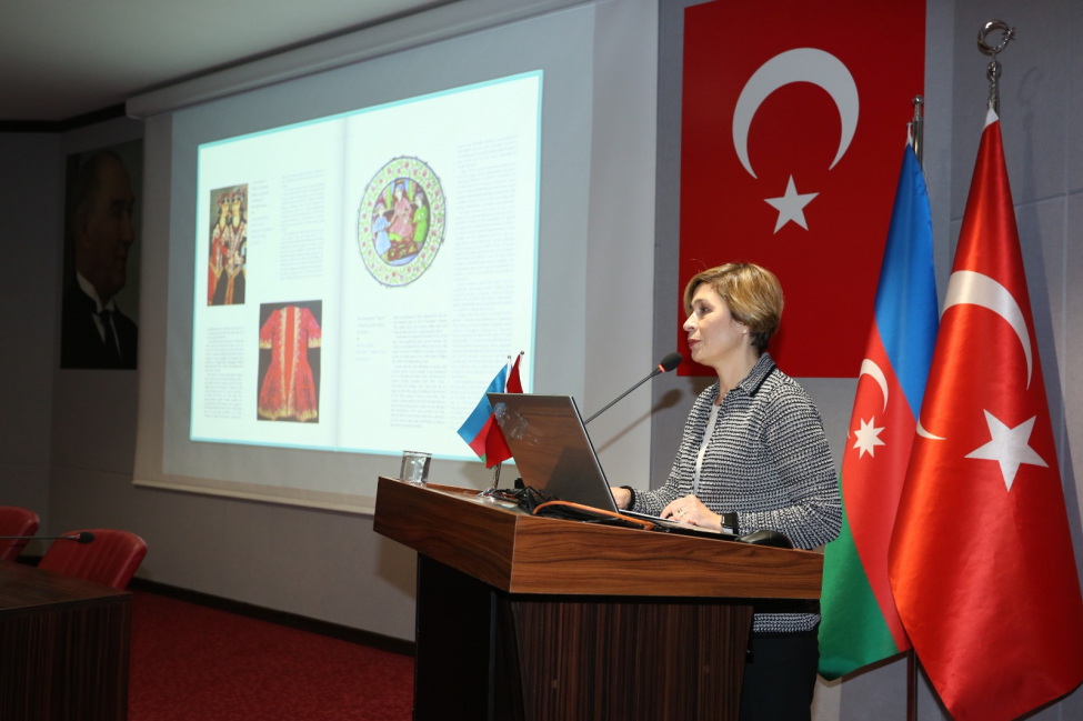 tashlari-toplama-zamani-kitabinin-turkiyede-teqdimati-bash-tutdu